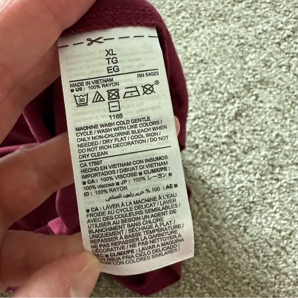 Old Navy “Vote for Vino” T-Shirt Size XL - Picture 6 of 6